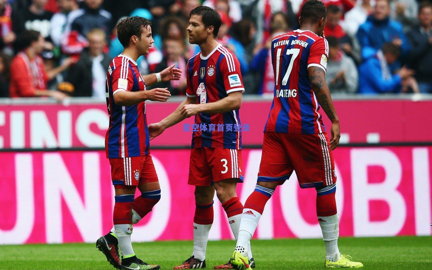 传奇射手瓦尔迪飞抵亚平宁 球迷狂热迎接预示克雷莫内塞新纪元