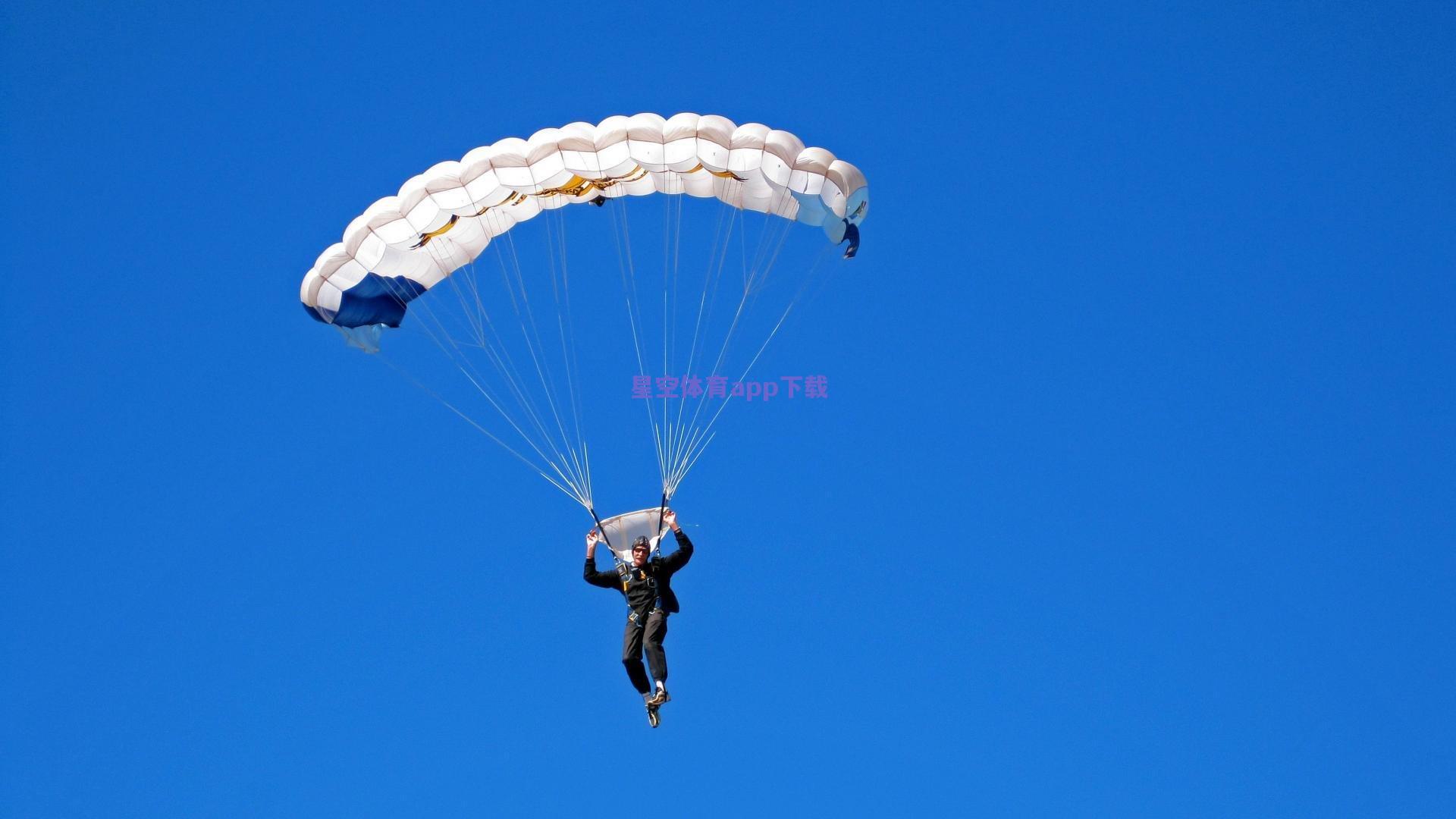 亚当斯狂轰57分拯救新疆，哈达迪低迷8分引发信任危机